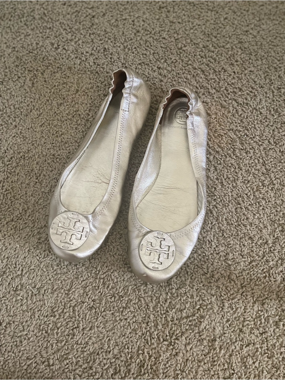 Tory Burch Metallic Leather Logo Ballet Flats in Golds